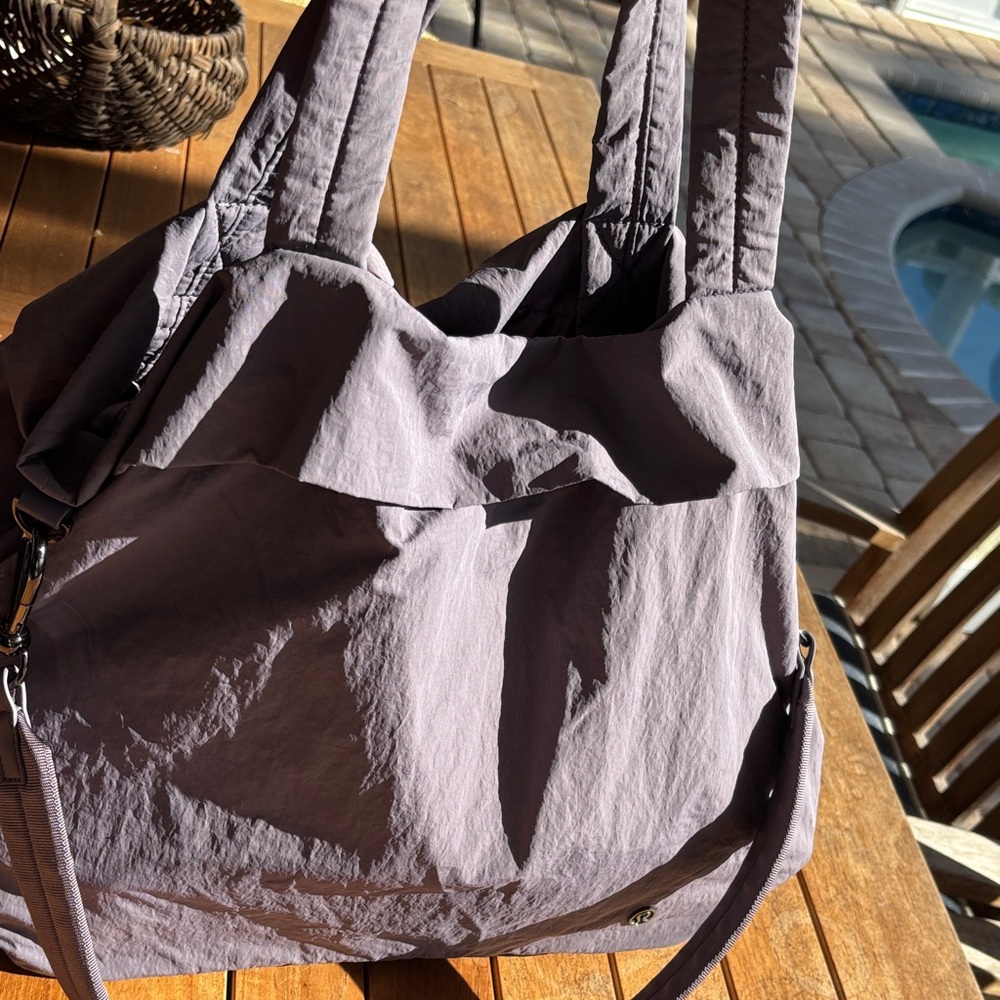 Lululemon On My Level Tote Women's Bag - Picture 10 of 10